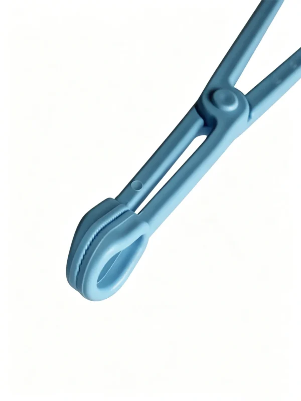 Reptile feeding tongs