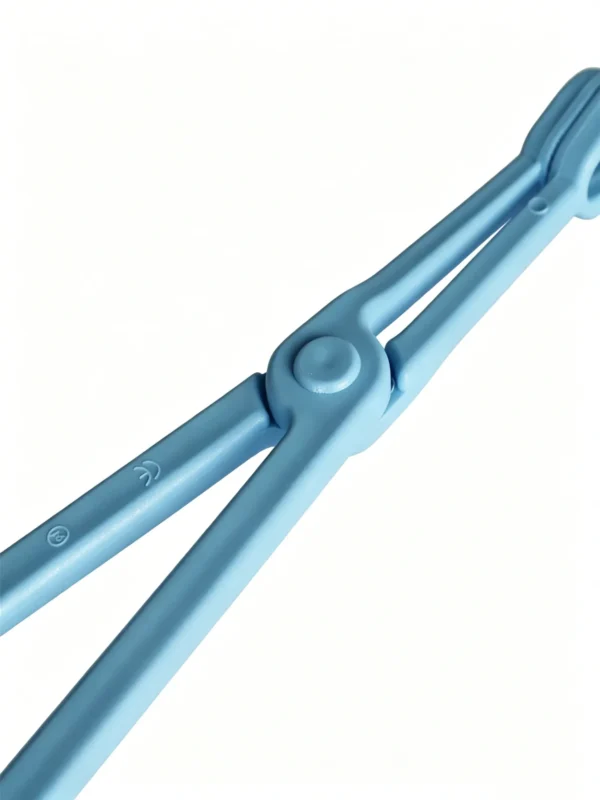 Reptile feeding tongs